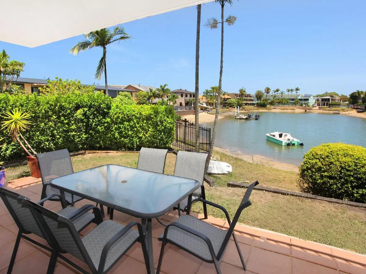 Courtney Cove 1 Comfortable Two Bedroom Apartment On Mooloolaba Canal