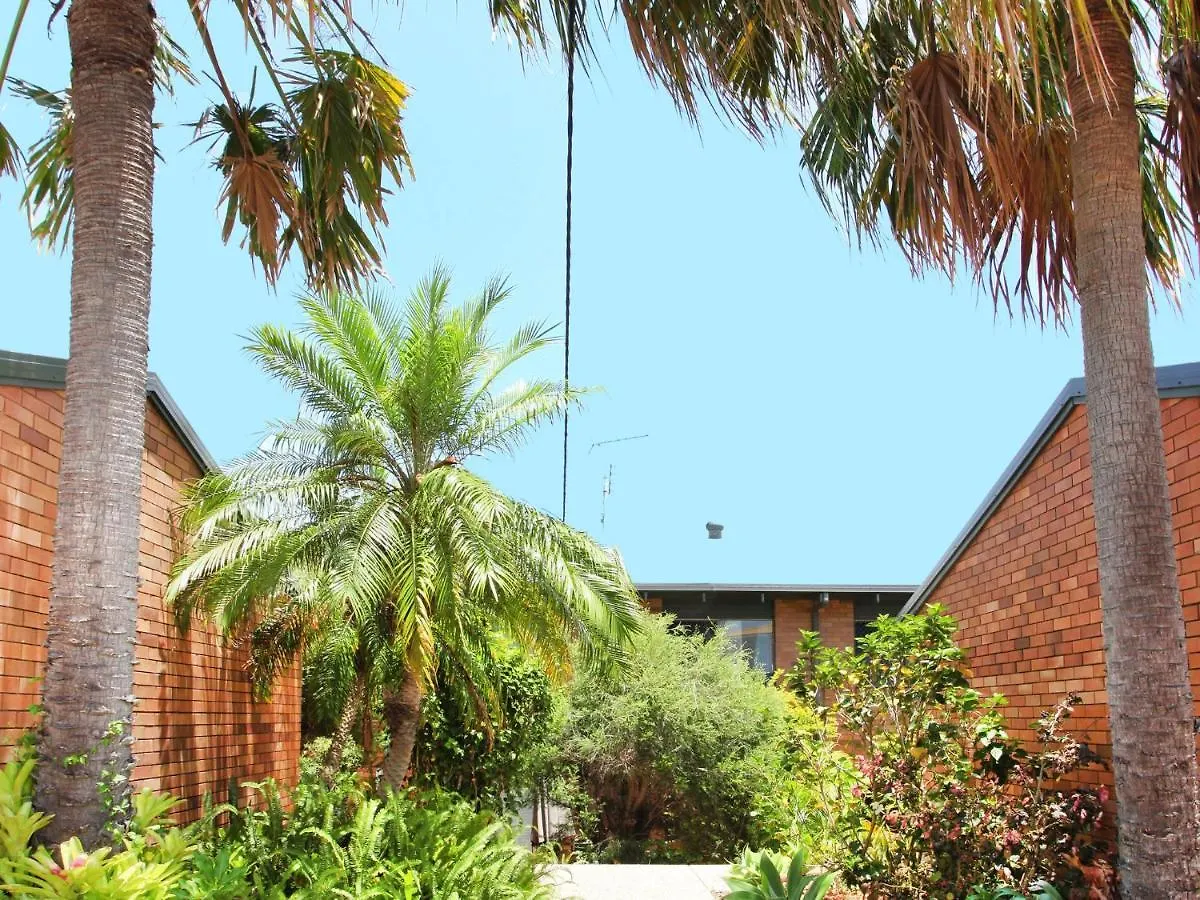 Courtney Cove 1 Comfortable Two Bedroom Apartment On Mooloolaba Canal