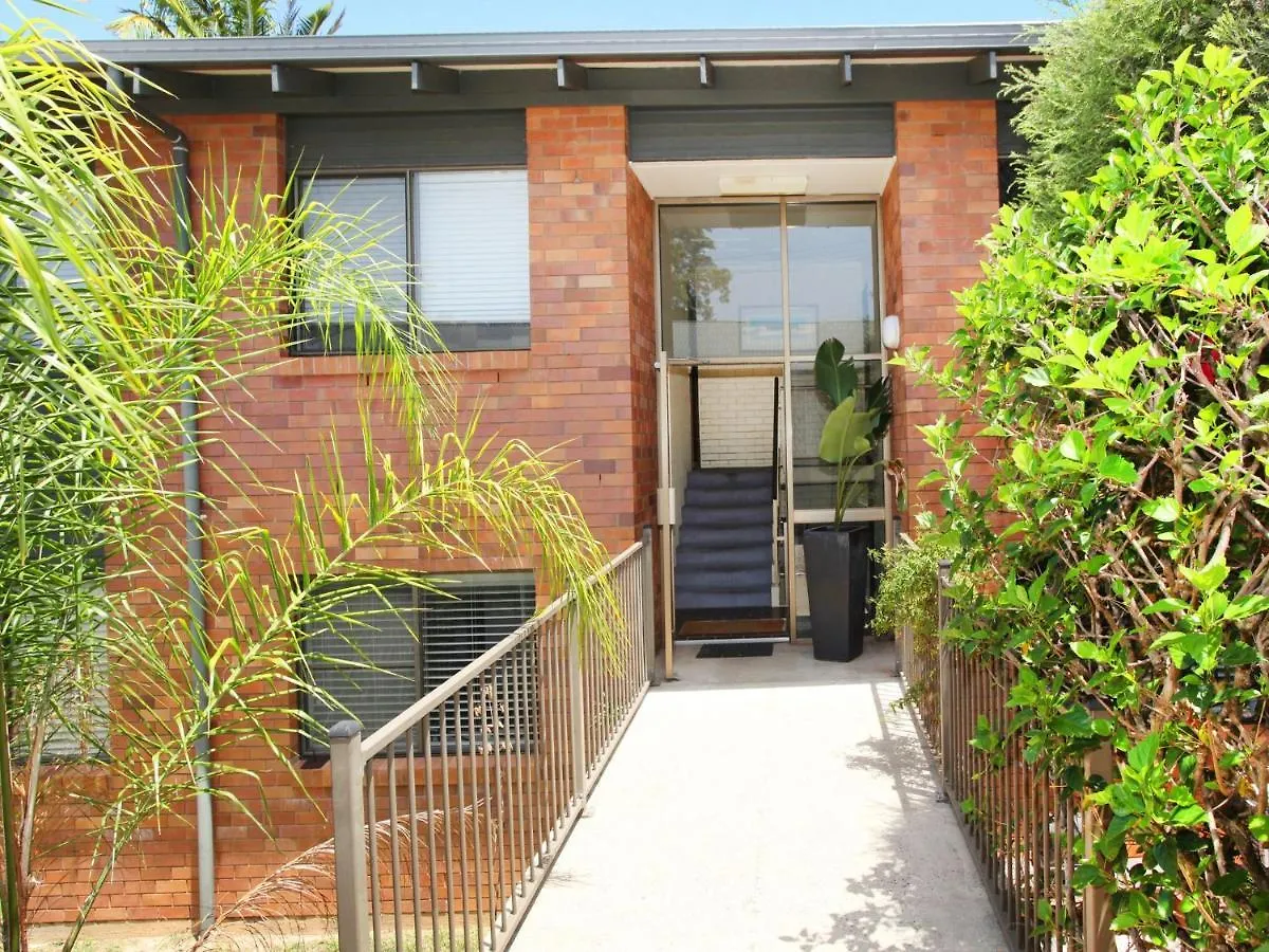 Courtney Cove 1 Comfortable Two Bedroom Apartment On Mooloolaba Canal